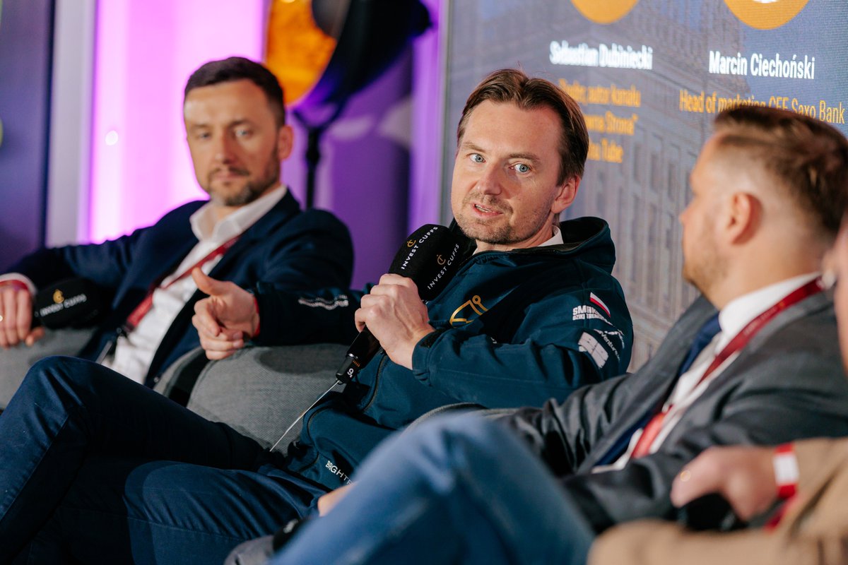 SolutionOneFund's tweet photo. Analiza techniczna jest jak palenie papierosów – poprawia samopoczucie, ale nie wyniki.💡

Tak o skuteczności analiz i statystyki w tradingu mówił Tomasz Piwonski - @tompiwon, zarządzający Funduszem Solution One, podczas Invest Cuffs Warsaw.

#InvestCuffs #SolutionOne #Trading #Inwestowanie #giełda #rynki
