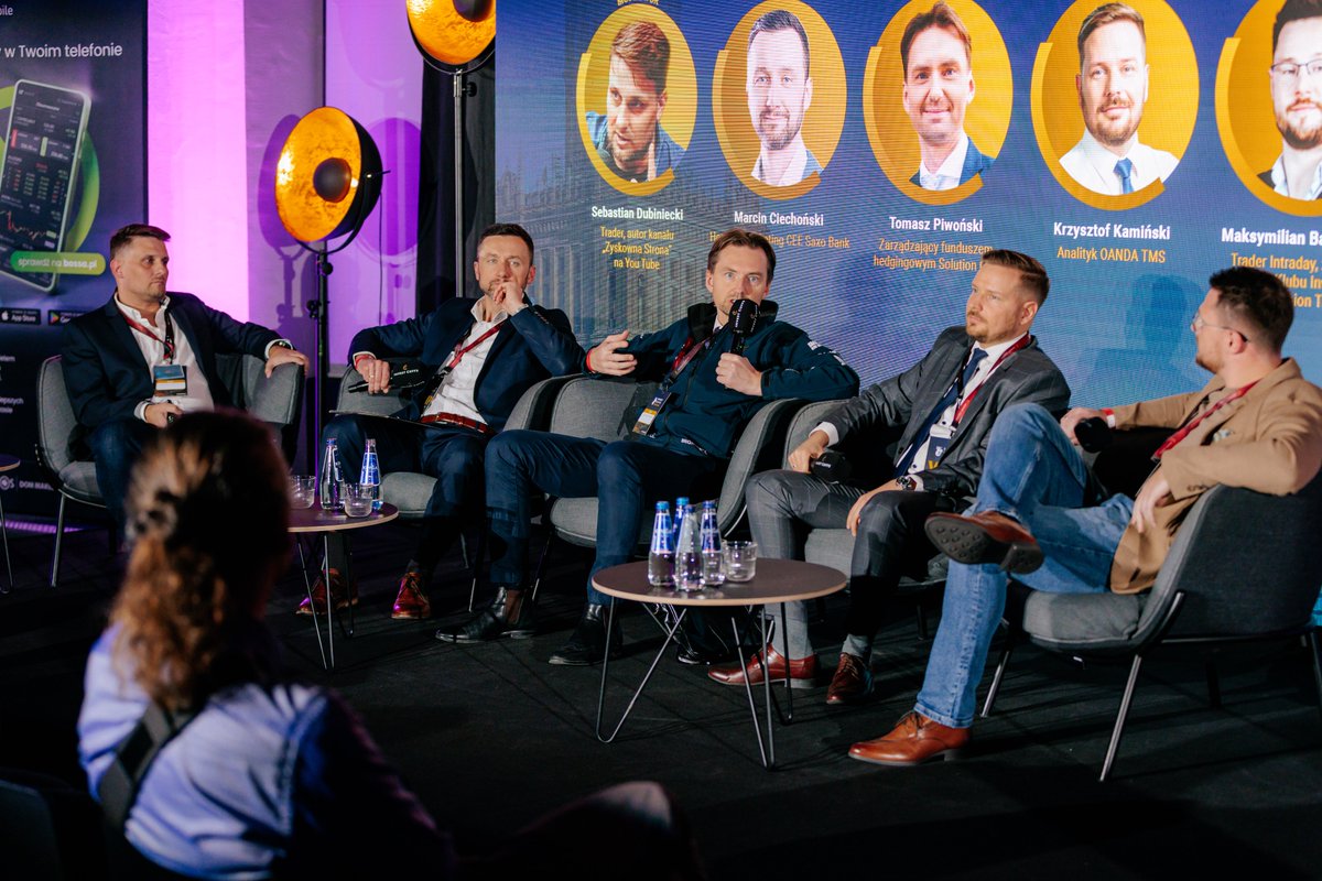 SolutionOneFund's tweet photo. Analiza techniczna jest jak palenie papierosów – poprawia samopoczucie, ale nie wyniki.💡

Tak o skuteczności analiz i statystyki w tradingu mówił Tomasz Piwonski - @tompiwon, zarządzający Funduszem Solution One, podczas Invest Cuffs Warsaw.

#InvestCuffs #SolutionOne #Trading #Inwestowanie #giełda #rynki