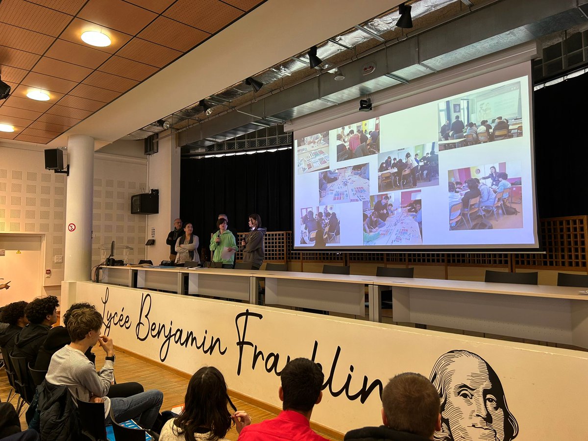 ac_orleanstours's tweet photo. Remise des passeports #Educfi au lycée B. Franklin d’Orléans (45)👏
3 classes de #VoiePro ont été mises à l’honneur, en présence de l’équipe enseignante et de la @banquedefrance.
Un dispositif citoyen pour aider les élèves à faire des choix budgétaires et financiers éclairés💡 https://t.co/W8E6qi5nKY