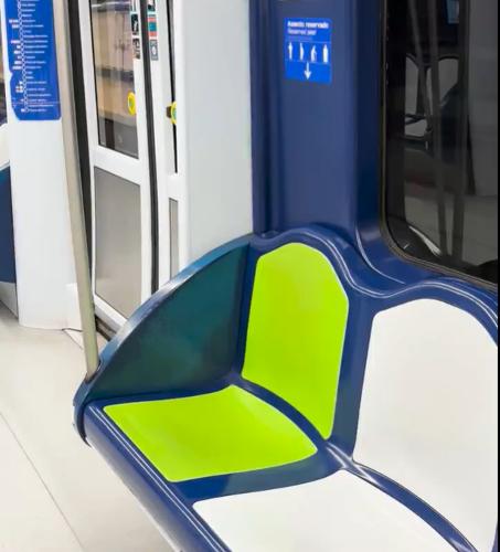 metro_madrid's tweet image. ✅ ¡Asiento verde a la vista!
🚇 Ya hemos completado la instalación en los trenes de la serie 7000 y continuamos extendiéndolos por toda la red.
✋ ¡Recuerda! Está reservado para personas con movilidad reducida, mayores o embarazadas, y su nuevo color ayuda a reconocerlo más…