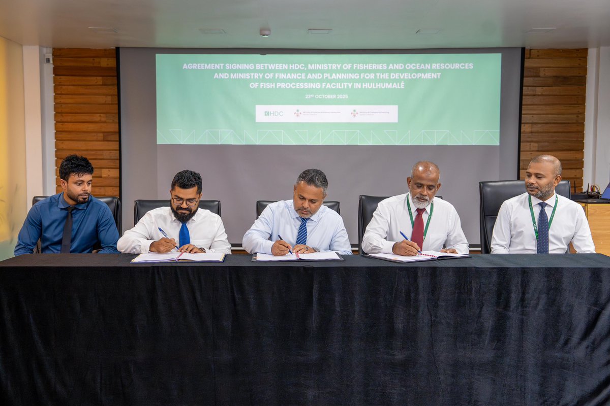 MFORmv's tweet image. ރައީސުލްޖުމްހޫރިއްޔާގެ ވަޢުދުފުޅުތަކުގެ ތެރެއިން، ކަންނެލި މަސްވެރިކަމުގެ ދާއިރާ ތަރައްޤީކުރުމަށް ހުޅުމާލޭގައި ކަނޑައަޅާފައިވާ ބިން ހައުސިންގ ޑިވެލޮޕްމަންޓް ކޯޕަރޭޝަން ލިމިޓެޑް (އެޗް.ޑީ.ސީ) އިން މިނިސްޓްރީ އޮފް ފިނޭންސް އެންޑް ޕްލޭނިންއާއި ރަސްމީކޮށް މިއަދު ޙަވާލުކޮށްފިއެވެ. މި