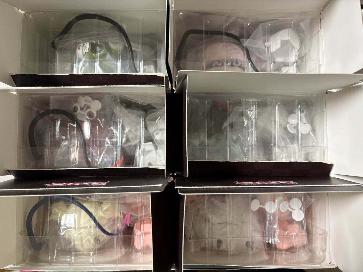 ＃悪魔角 ちゃんBOX買いしたのでご参考まで…上がフタが付いている側、下が閉じる側です。わかりにくいですが右真ん中はgreedちゃん。
＃Cooze