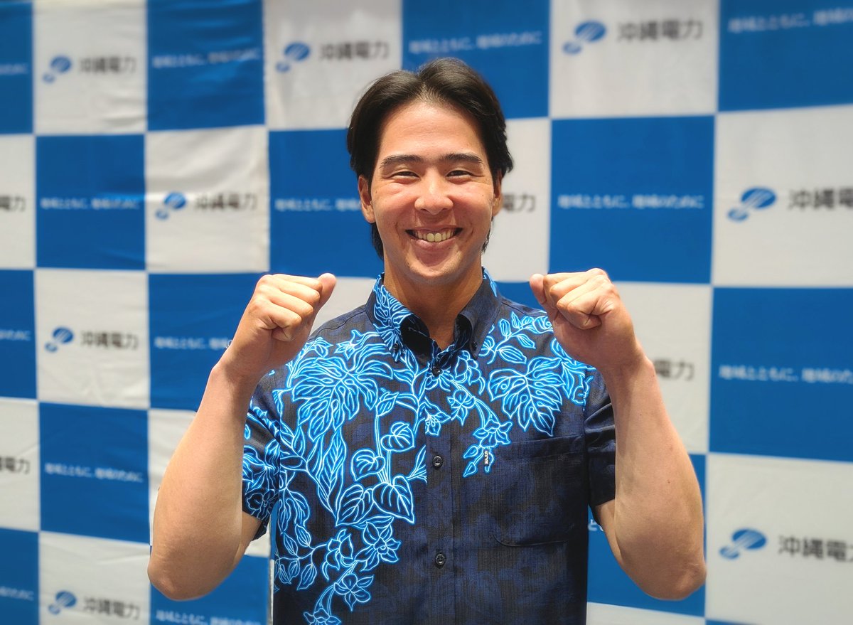 rbcana's tweet photo. 沖縄電力へ。読売ジャイアンツから5位指名。中部商業出身の小濱佑斗。走攻守と三拍子ハイレベルな内野手です。沖縄電力からは実に21年ぶりのドラフト指名。ちなみに、オリックスの宮城大弥とは幼馴染で、幼稚園から小学校・中学校・宜野湾ポニーまでずっと一緒だったそう。『たくさんの方に応援をされていた中で、指名の瞬間は喜びがこみ上げた。高校卒業後も追いかけてきた夢がついに叶いました。宮城は昔から自分たちの先頭を走っている選手で、ようやく同じ舞台に立てる。まだまだ力の差はあるけれど、プロでも成長して真剣勝負をしたい』会社も大変に盛り上がっていました！㊗️㊗️⚾️
#ドラフト会議