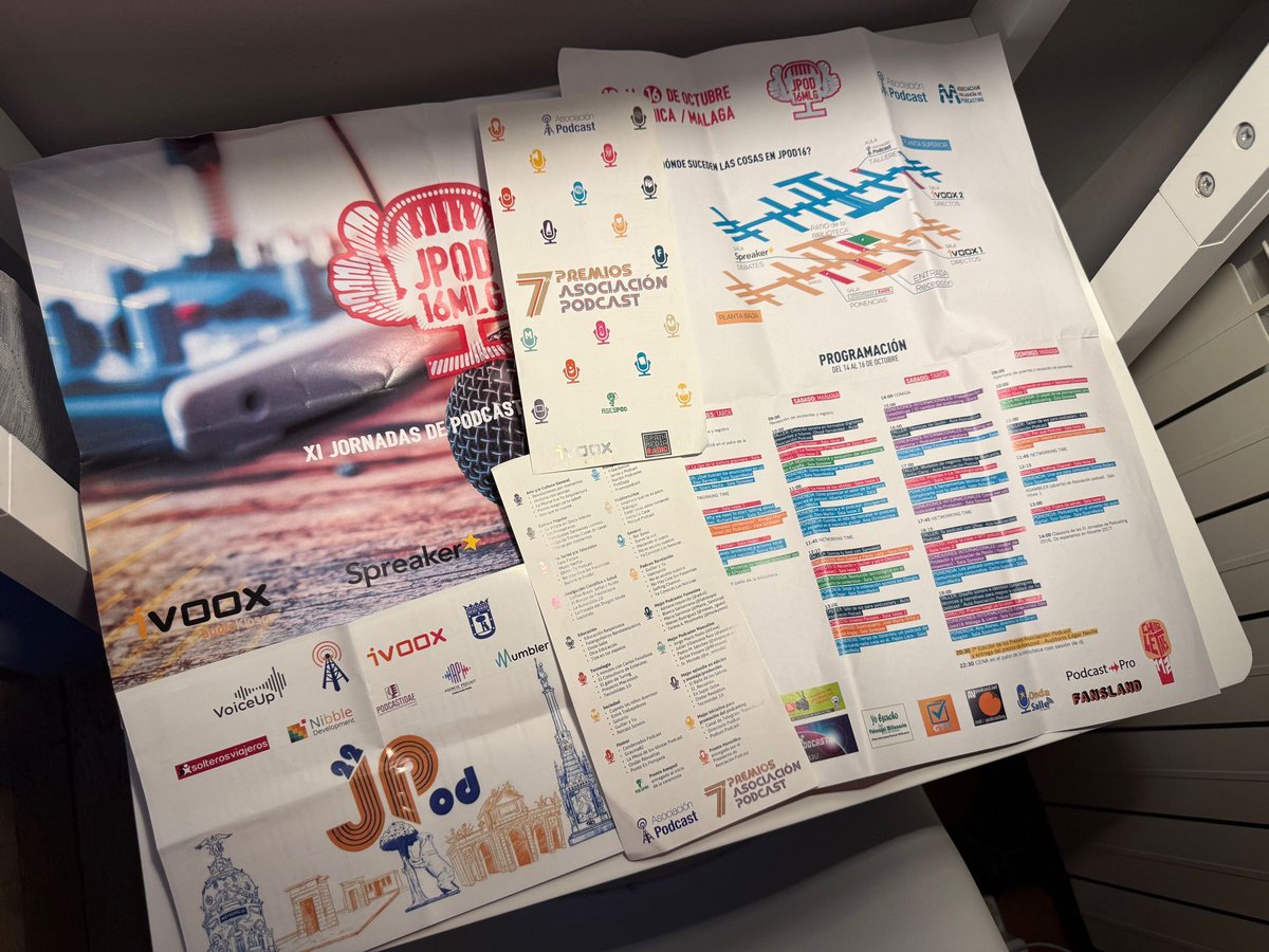 Tuve todos los flyers habidos y por haber, pero esos medio pósteres de las JPOD 2016 de Málaga eran un puntazo 
#caminoalasjpod #podcasting #eventos cc @jpod25terrassa