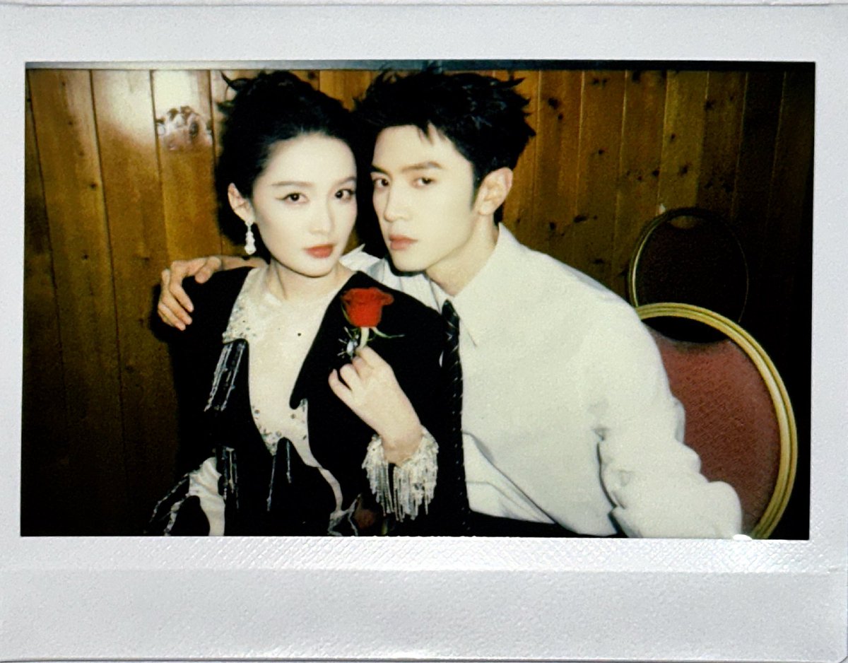 아니 둘이 보그 성전에서 만나서 폴라까지 찍엇다고???!!!! 일소수가 영원해라..