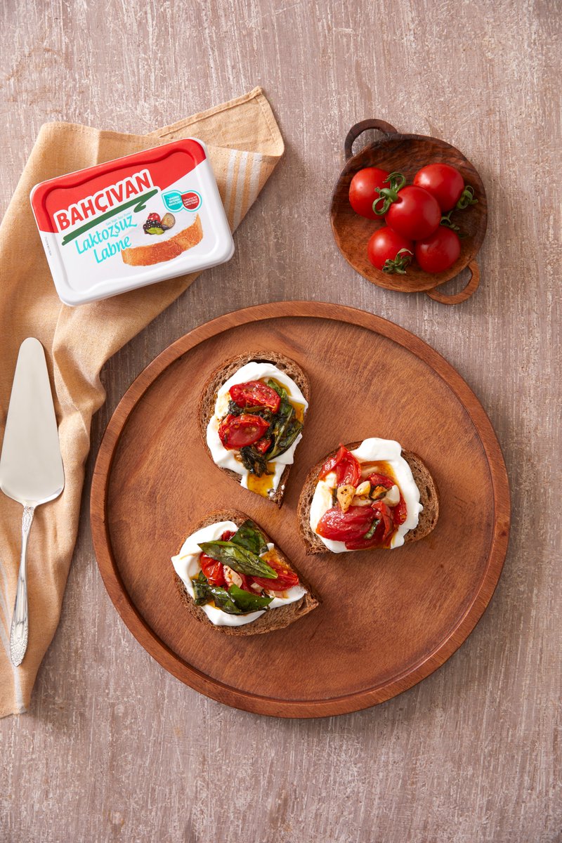 Güne lezzetli bir mola verin!⏸️

Domates, ekmek ve Bahçıvan Laktozsuz Labne’nin uyumuyla hazırlanan bu atıştırmalıklar, hem pratik hem de nefis bir alternatif. 🍅🥖✨

#BahçıvanPeynir #DoyaDoyaYenir