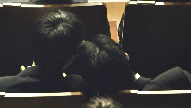 caranoise's tweet image. Jeonghan leaning to Wonwoo 😭😭😭