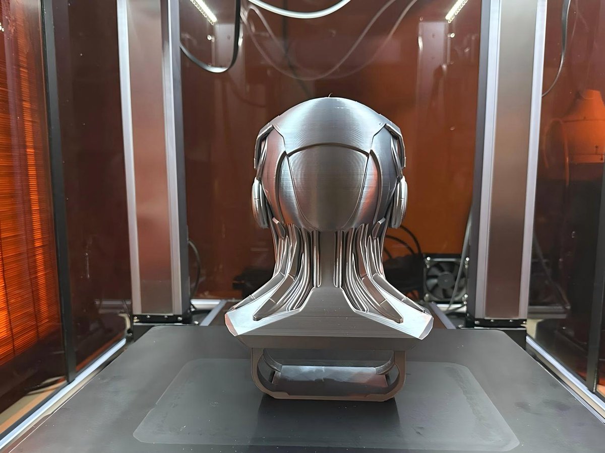 snapmaker's tweet image. 24 hours and 42 minutes — totally worth it. Printed by our user, Robert Saas. Love how the metallic sheen brings every detail to life. 🦾🤖

⚙️ Machine: Snapmaker Artisan
🧵 Filament: Polymaker Polylite

#Snapmaker #3DPrinting #3DPrinter #robotics #humanhead #lowpoly