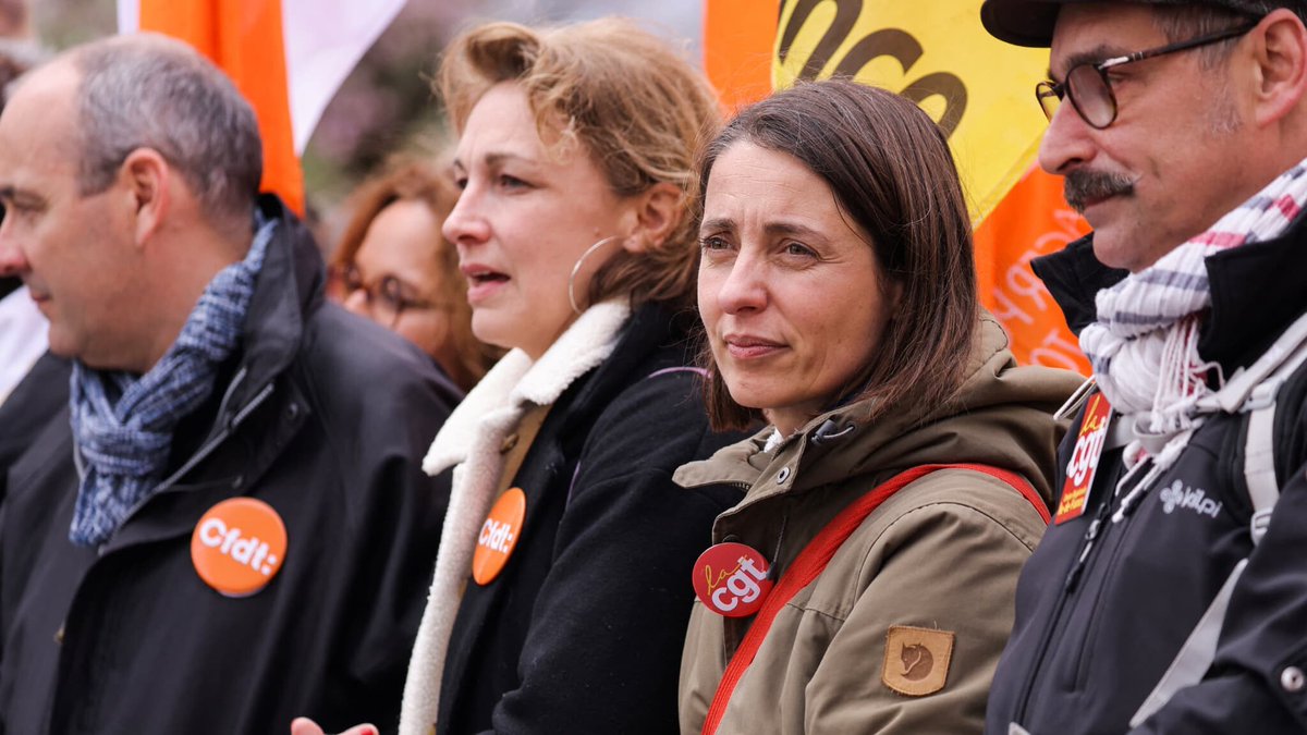 BFMTV's tweet image. La CGT et la CFDT refusent que les retraités supportent le coût de la suspension de la réforme des retraites
l.bfmtv.com/VQFH