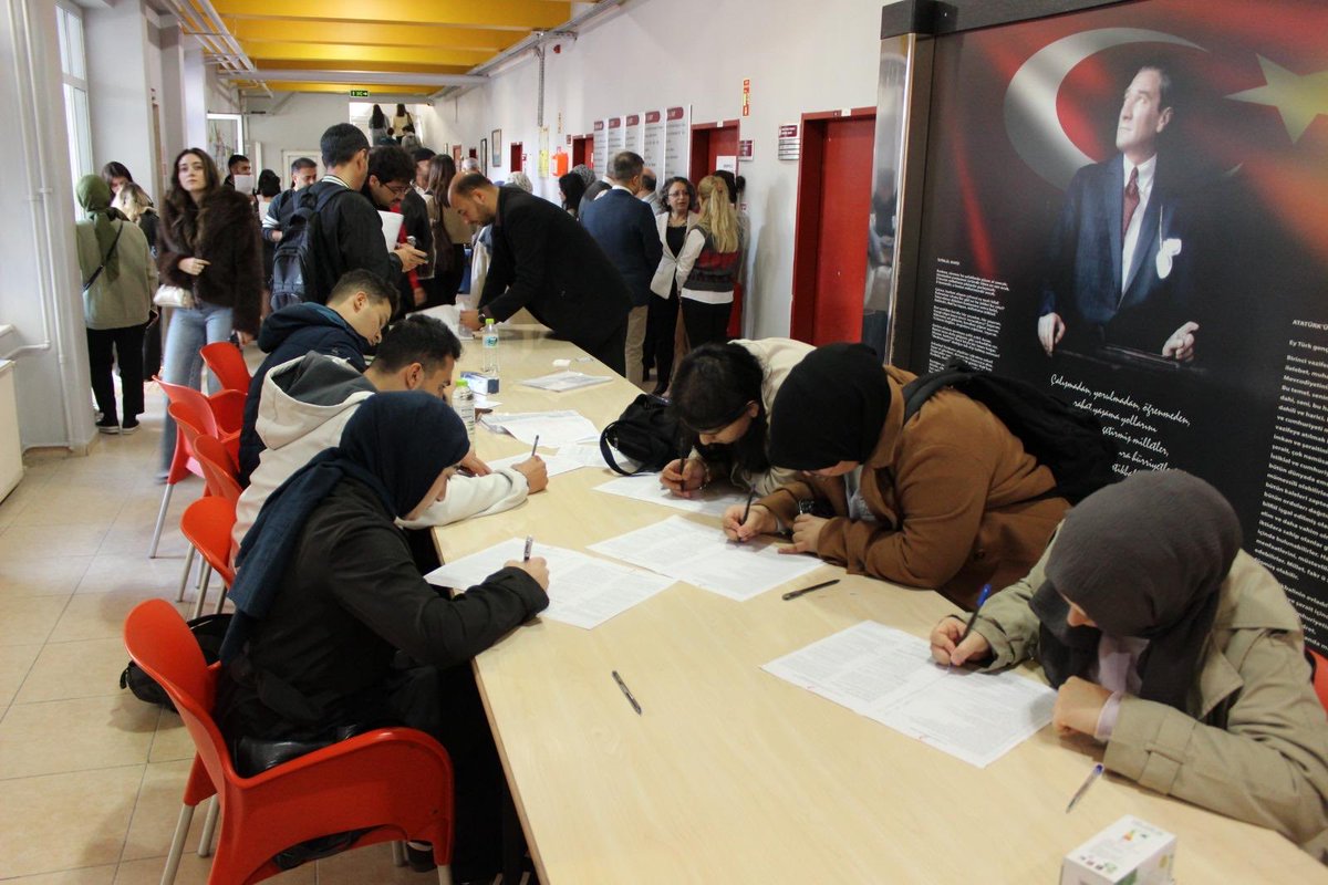 “Kampüsün Kanında Hayat Var” kan bağışı seferberliği, Türk Kızılay iş birliğiyle Sağlık Bilimleri Fakültesinde gerçekleştirildi. 21-22 Ekim 2025 tarihlerinde düzenlenen etkinlikte 268 ünite kan toplandı.

<a href="/beunedutr/">Zonguldak Bülent Ecevit Üniversitesi</a> 
<a href="/ihozolcer/">Prof. Dr. İsmail Hakkı ÖZÖLÇER 🇹🇷</a> 
<a href="/sibelkocak/">sibel kocak</a> 

#İlkİlİlkÜniversite