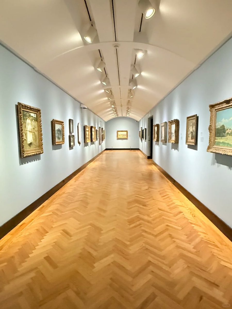 Ruby08855's tweet image. Walking through history, one masterpiece at a time 🖼️📷