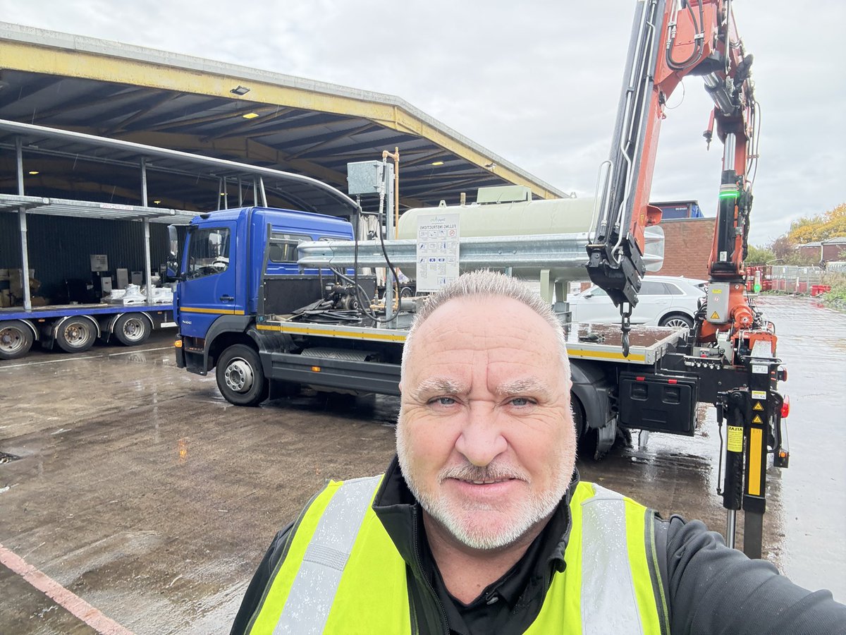 SimplyLpg's tweet photo. Another seamless installation by our LPG Engineers PVS at one of our new customers who is now enjoying the Simply LPG Difference.

Initial installation of a 1 x 2200 Litre FLT Skid Unit to service the 8 on site FLTs who now all run on LPG with on board self fillable cylinders 👍 https://t.co/oiBaOYKcCa