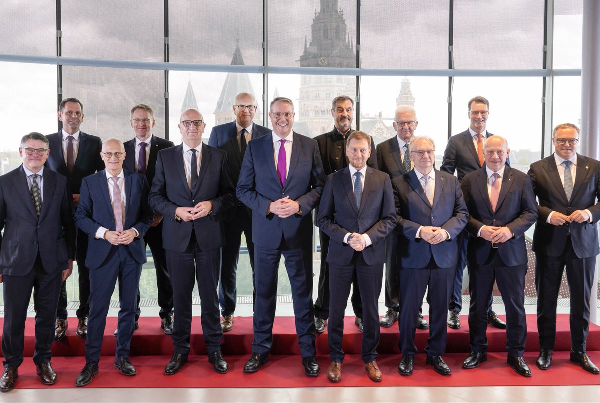 Markus_Soeder's tweet image. Heute Auftakt der Jahreskonferenz der Regierungschefinnen und Regierungschefs in #Mainz. Auch wenn wir nicht immer einer Meinung sind: Wir brauchen mehr Optimismus und gemeinsame Lösungen für die Herausforderungen unserer Zeit. Nur wenn wir die Sorgen der Menschen ernst nehmen,…