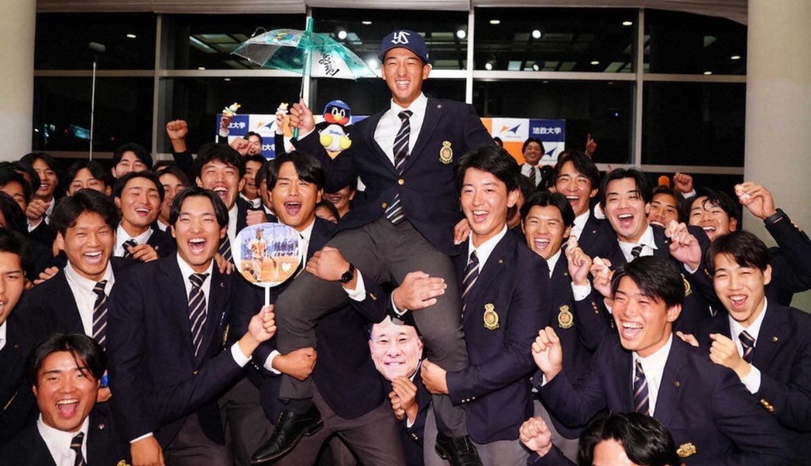 【ドラフト会議】ヤクルト　法大・松下一本釣り！　即戦力重視で7人中6人が大学生＆社会人(スポニチアネックス)

ヤクルトは1位で法大の松下歩叶内野手（4年＝桐蔭学園）を指名するなど、本指名選択で7選手を獲得した。
news.yahoo.co.jp/articles/7e33c…