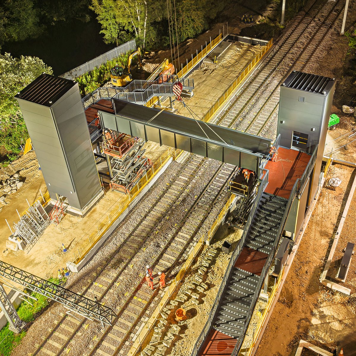 Progress on track - Magna Tram Train station!

Lift shafts and the passenger bridge are now in place. Opening early 2026, the new station will help people get to work, school, and leisure more easily – and support regeneration in Rotherham.

Learn more at: southyorkshire-ca.gov.uk/news/article/m…