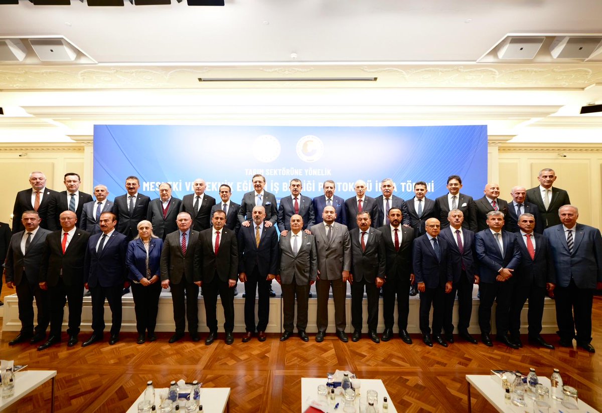 Yusuf Tekin (@yusuf__tekin) on Twitter photo 📍Ankara
Bakanlığımız ile Türkiye Odalar ve Borsalar Birliği arasında Tarım Sektörüne Yönelik Mesleki ve Teknik Eğitim İş Birliği Protokolünü gerçekleştirdik.
İmza altına aldığımız bu protokolle; öğrenci ve öğretmenlerimizin yeterliliklerini artırmayı, tarım ve gıda sektöründe 📍Ankara
Bakanlığımız ile Türkiye Odalar ve Borsalar Birliği arasında Tarım Sektörüne Yönelik Mesleki ve Teknik Eğitim İş Birliği Protokolünü gerçekleştirdik.
İmza altına aldığımız bu protokolle; öğrenci ve öğretmenlerimizin yeterliliklerini artırmayı, tarım ve gıda sektöründe