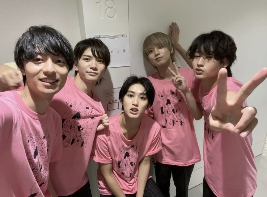 ⋆꙳⪩⪨ HiHiJets結成10周年 ⪩⪨꙳⋆

 ずっといちばん大好きだよ 𖤐´-
#HiHiJets