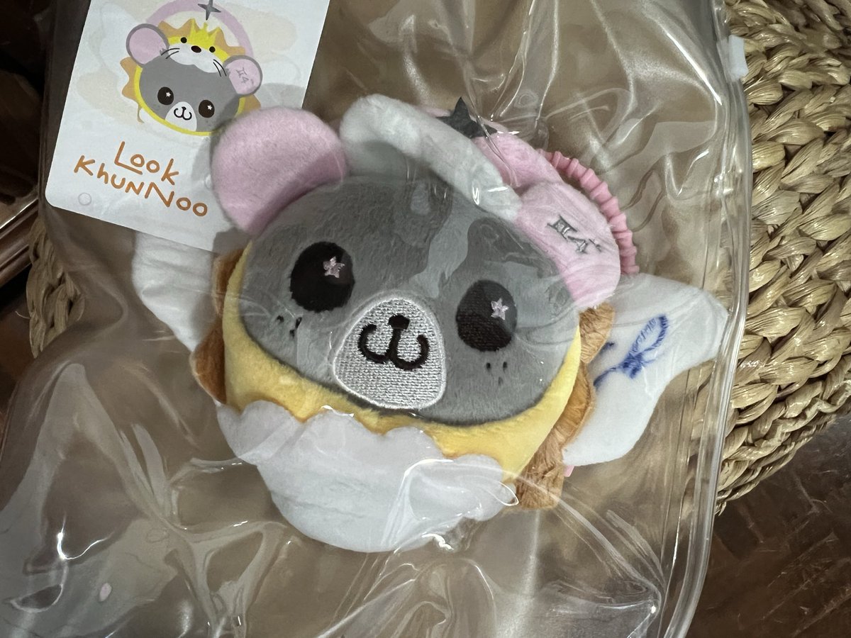 ยังทันมั้ย สุ่มแจกพวงกุญแจลูกคุณหนูพร้อมลายเซ็นน้องโฟร์ท 

รีทวิต + เมนชั่นความหล่อเท่น่ารักของน้องโฟร์ท + ติดแท็กและคีย์เวิร์ดให้ครบค่า

FOURTH RUN WITH HOKA
#HOKAxFOURTH