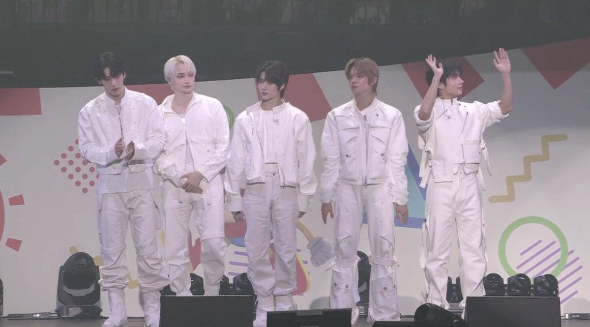 I vote for #TOMORROWXTOGETHER on #2025MAMAVOTE