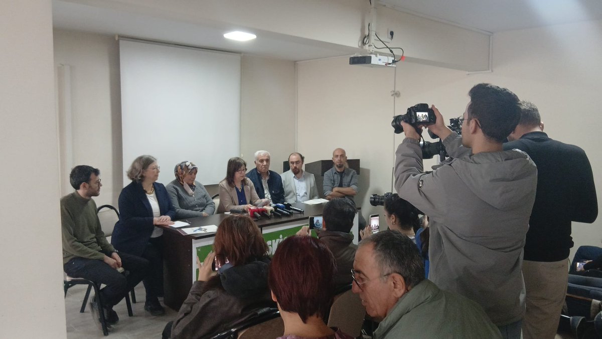 23.10.2025 basın toplantısından seslendik:
"Buradan çağrımızdır, tüm Eskişehir kamuoyunu Alpagut-Atalan projesine karşı ses çıkartmaya, projenin ÇED olumlu kararının iptali için mücadeleye davet ediyoruz. "
#EskişehirMadenÇöplüğüOlmayacak