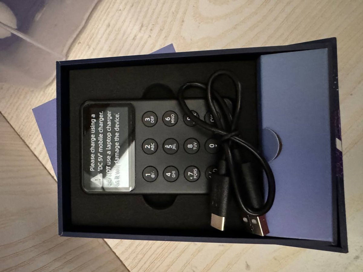 SecondLive tweet media