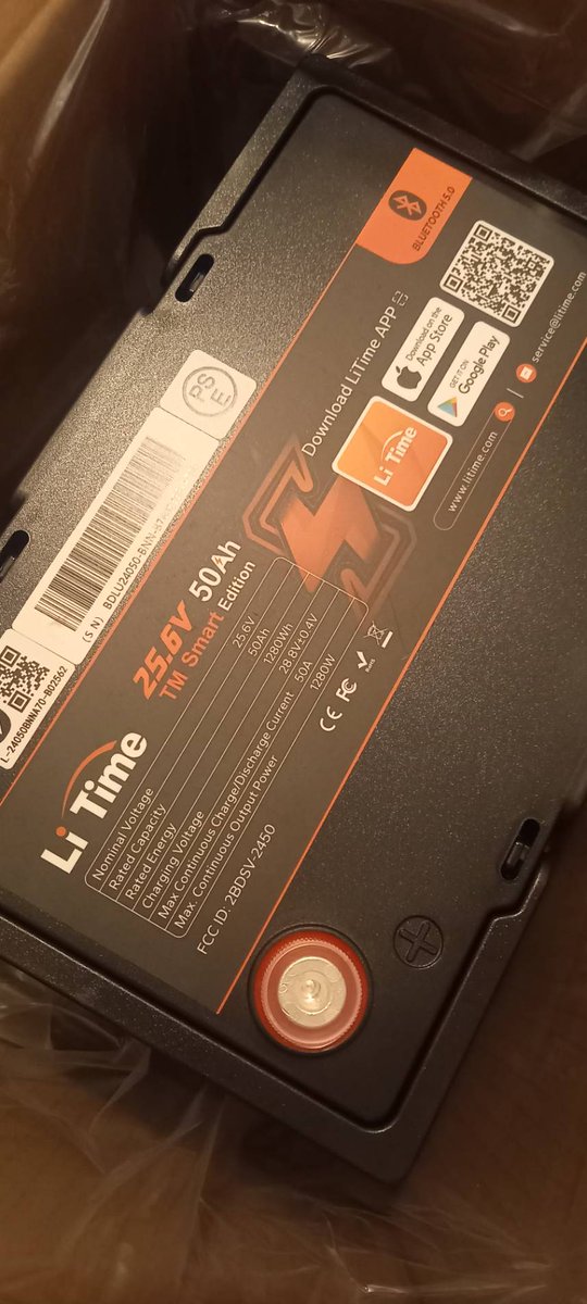 takehikobass's tweet image. 今日で使うの3回目！
戸面フルタイムやって残量51％。
片倉で全域走り回っても40％残ってたから50ahでも短日なら容量十分。
スマホで管理出来るのが最高。
#LiTime
#24v50ah
#Bluetooth