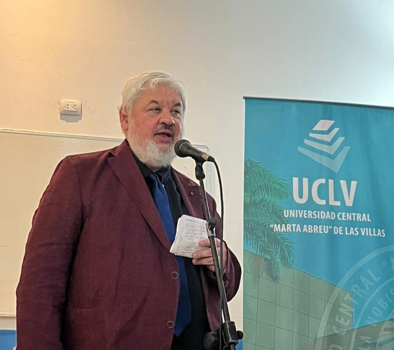 🎓La #UCLVnuestra entregó, en el marco de su V Convención Científica Internacional, el Título de doctor honoris causa en Ciencias Históricas al Dr. C. Carlos Antonio Aguirre Rojas, eminente profesor teórico, sociólogo e investigador mexicano.
👀 uclv.edu.cu/carlos-antonio…