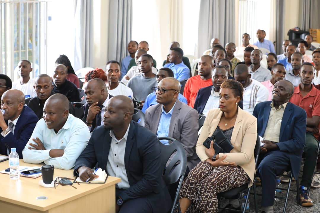 KireheDistrict's tweet photo. Inama y'Ihuriro ry’Ubumwe n’Ubudaheranwa bw'Abanyarwanda mu Karere yateranye, ikaba ifite insanganyamatsiko igira iti: “Twimakaze Ubumwe n'Ubudaheranwa”. Hari gutangwa ibitekerezo bigamije gusesengura ishusho y'ubumwe n'ubudaheranwa mu Karere ka Kirehe https://t.co/4jBS04clkb