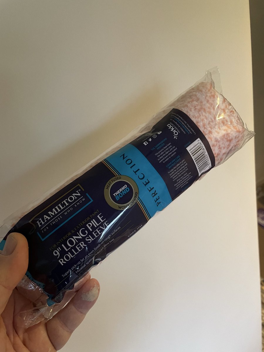 AlpinePainter's tweet image. New roller and a coffee with a smiling cat on….
… someones doing alright 
#cat
#roller
#decorators