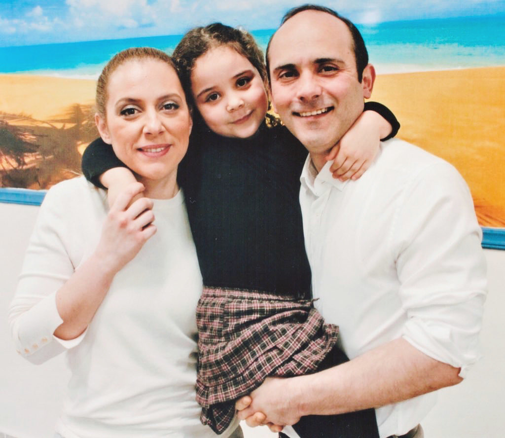 23 Ekim 2025, Silivri, 183. görüş:

Tayfun’dan herkese çok selam.

İnsan bazı şeyleri yaşayarak öğreniyor. Biz mahkeme nedir, tutuklanmak ne demektir, cezaevi nerededir, Yargıtay ne iş yapar, AYM kararı ne anlama geliri ailece bu süreçte öğrendik.

AYM kararlarının yayınlanması