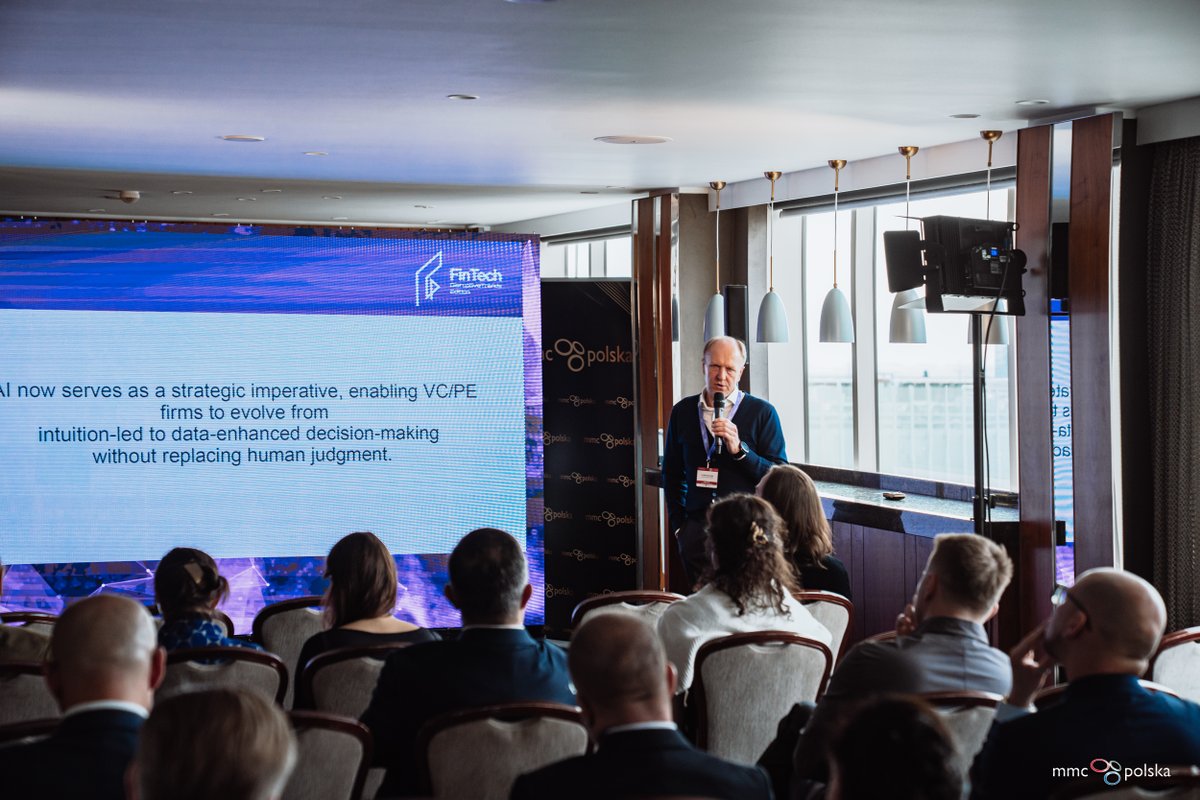 FinTechDigital's tweet image. ↪️ Drugi blok 18. Fintech &amp;amp; Digital Congress #DisruptiveTrends Edition poświęcony został nowym fundamentom sektora finansowego.
Pierwszym wystąpieniem był case „AI adoption in PE investment processes and strategies”, który przedstawił Sylwester Janik, Cogito Capital Partners. 📊