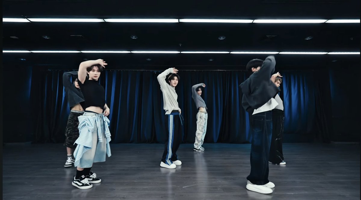 mushu919's tweet image. 吼,每一個頓點都好好看🥰🥺
JS穿這件就是犯規啦🥹露出那個腰線還得了
AuAu跳舞的柔軟度好喜歡
但最喜歡還是bridge部分
YouTube : DMD MUSIC
🔗 : youtu.be/noPhufmrzck
BESIDE YOU DANCE PRACTICE
#BesideYou_DancePractice
#อกหักเป็นเพื่อนเธอ_BesideYou
#DEXXth
#JAMESSU_DEXX #AUAU_DEXX