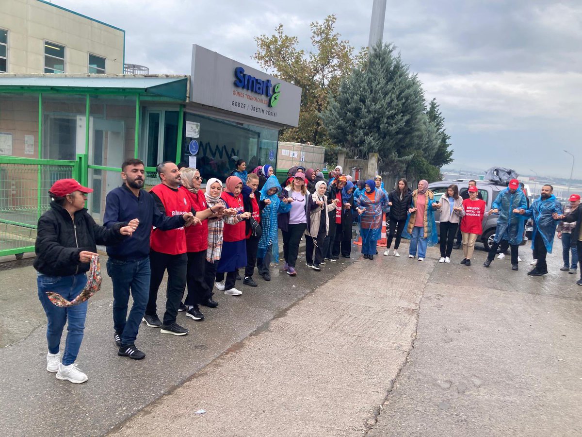 SMART SOLAR GREVİ: 2. GÜN

Smart Solar işçileri taleplerinin arkasında kararlılıkla grevlerine devam ediyor. 

Yaşasın sınıf dayanışması!
Zafer direnen metal işçilerinin olacak!

<a href="/BirlesikMetal/">BİRLESİK METAL-İŞ</a>