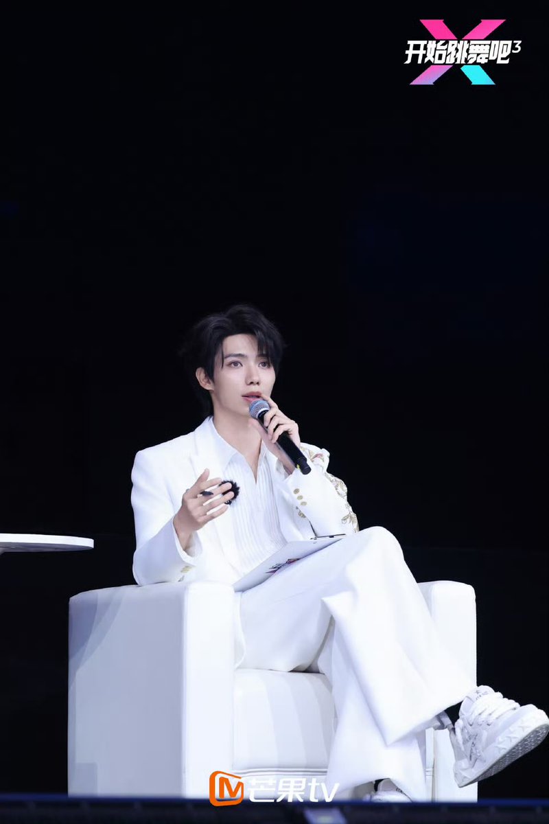 Luoyizhou1603's tweet photo. 20251023 | 开始跳舞吧 Weibo Update!
สัญญาณเตือน! อาจารย์หลัวอีโจวปลดผนึก “โหมดสูทขาว” แล้ว! รีบกดดูฉบับเต็ม EP05 ทาง Mango TV เพื่อรับ “หมายจับหัวใจ” เพิ่มเติมกันเลย! 💚
🔗 https://t.co/AuGOf6pHG6
#ReadyToDance3
#开始跳舞吧3
#หลัวอีโจว
#Luoyizhou
#罗一舟 https://t.co/ioPEwIoRQ5