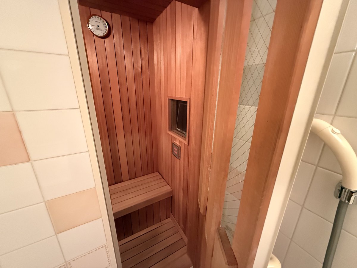 今日の宿
部屋の風呂に2人用サウナが付いてて笑ったw