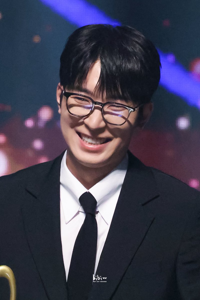 heybabydeul's tweet image. his smile 🥹🤍