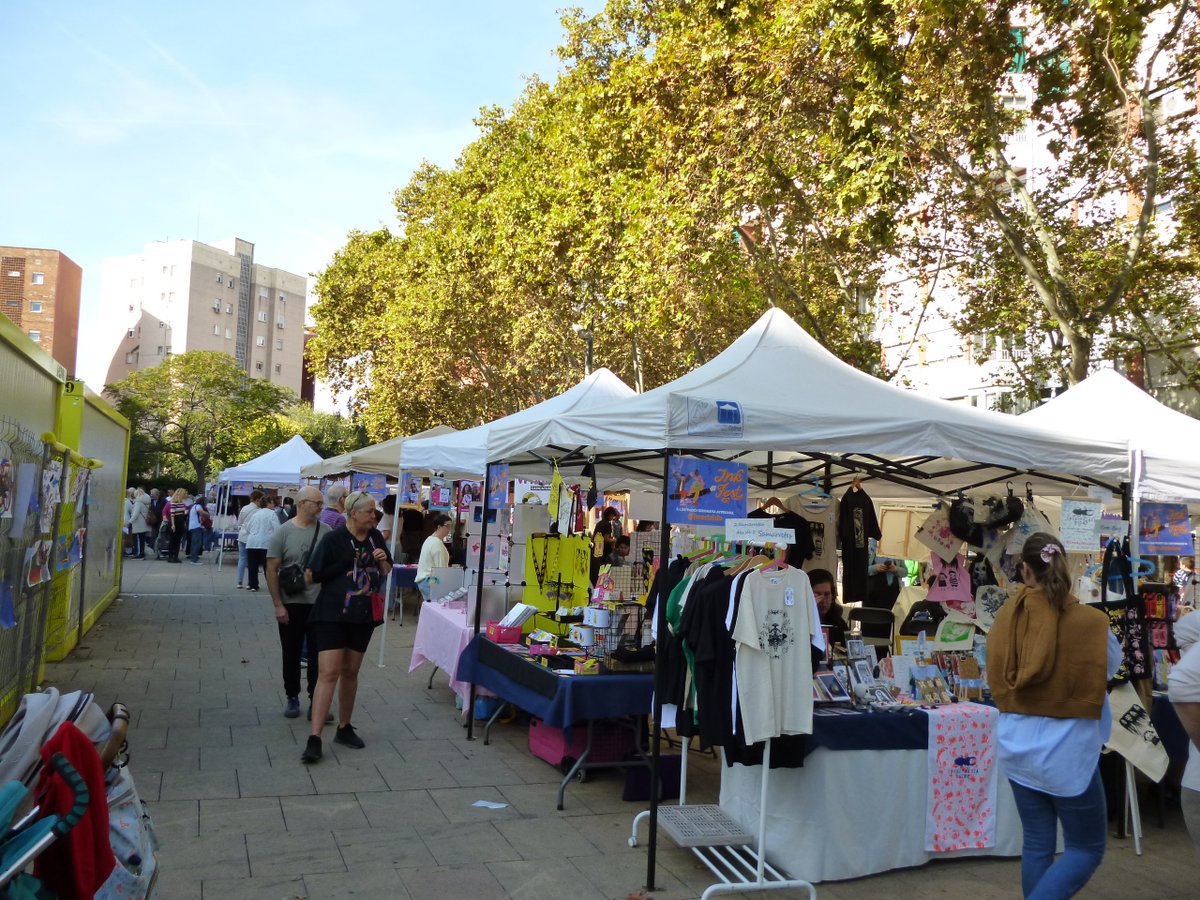 sants3radio's tweet photo. L'#InkFest de la Marina Viva torna amb més artistes, més activitats i més públic que mai!🖨️🤖🎨
Al #SantsMontjuïcAlDia escoltem reportatge amb l'@OlgaNM7 de la jornada que va organitzar @lamarinaviva.

🎧Audio👉https://t.co/seN1f1dACJ
📰Notícia📸👉https://t.co/zuyeG3z7zI https://t.co/W8r3frilyg