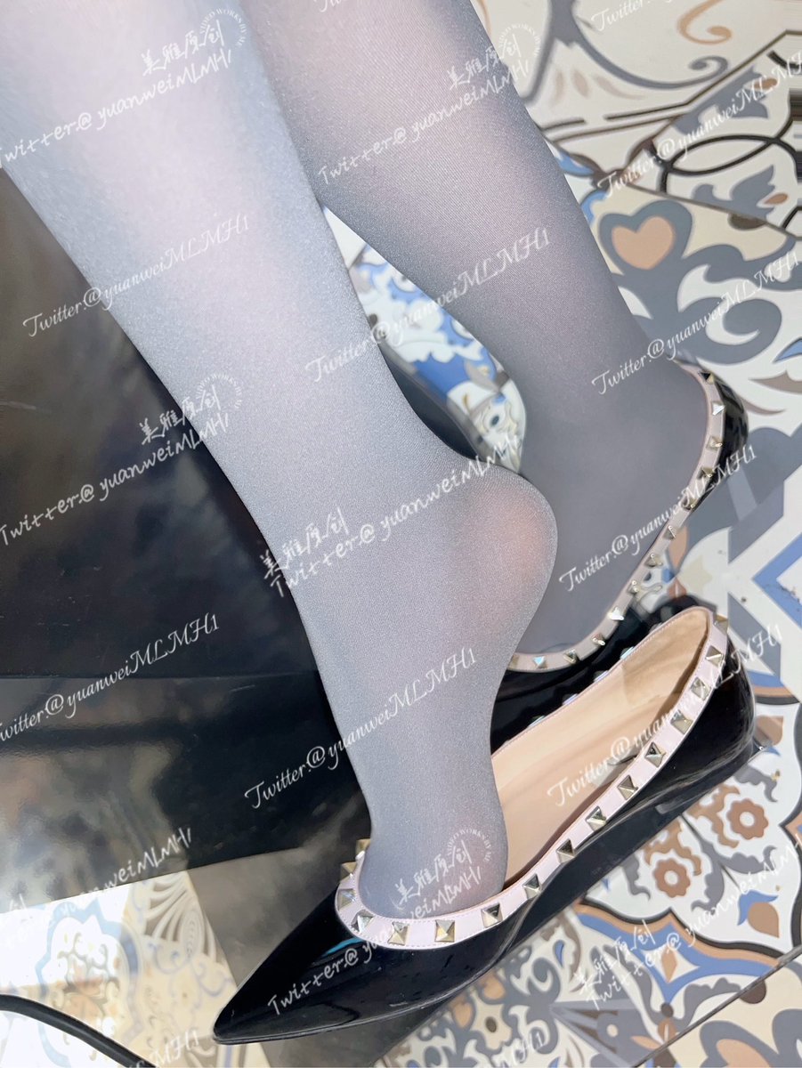 天冷穿厚丝，连续穿了好几天没换，白天出汗黏糊糊的，现在换下来随手一放，再拿起来直接硬得跟纸板一样！ https://t.co/0Ac8argrfc