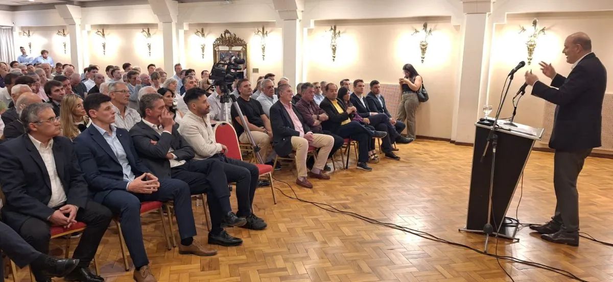 Terminando últimos actos y actividades de campaña:  Mar del Plata, Santa Rosa y San Juan. Gracias a todos por permitirnos compartir las ideas de la libertad del presidente <a href="/JMilei/">Javier Milei</a>. Hoy nos vemos en Rosario! 
 <a href="/AdrianRavier/">Adrian Ravier</a> <a href="/gmontenegro_ok/">Guillermo Montenegro</a> <a href="/josepeluc_sj/">Jose Peluc</a> <a href="/abelchiconiok/">Abel Chiconi</a>