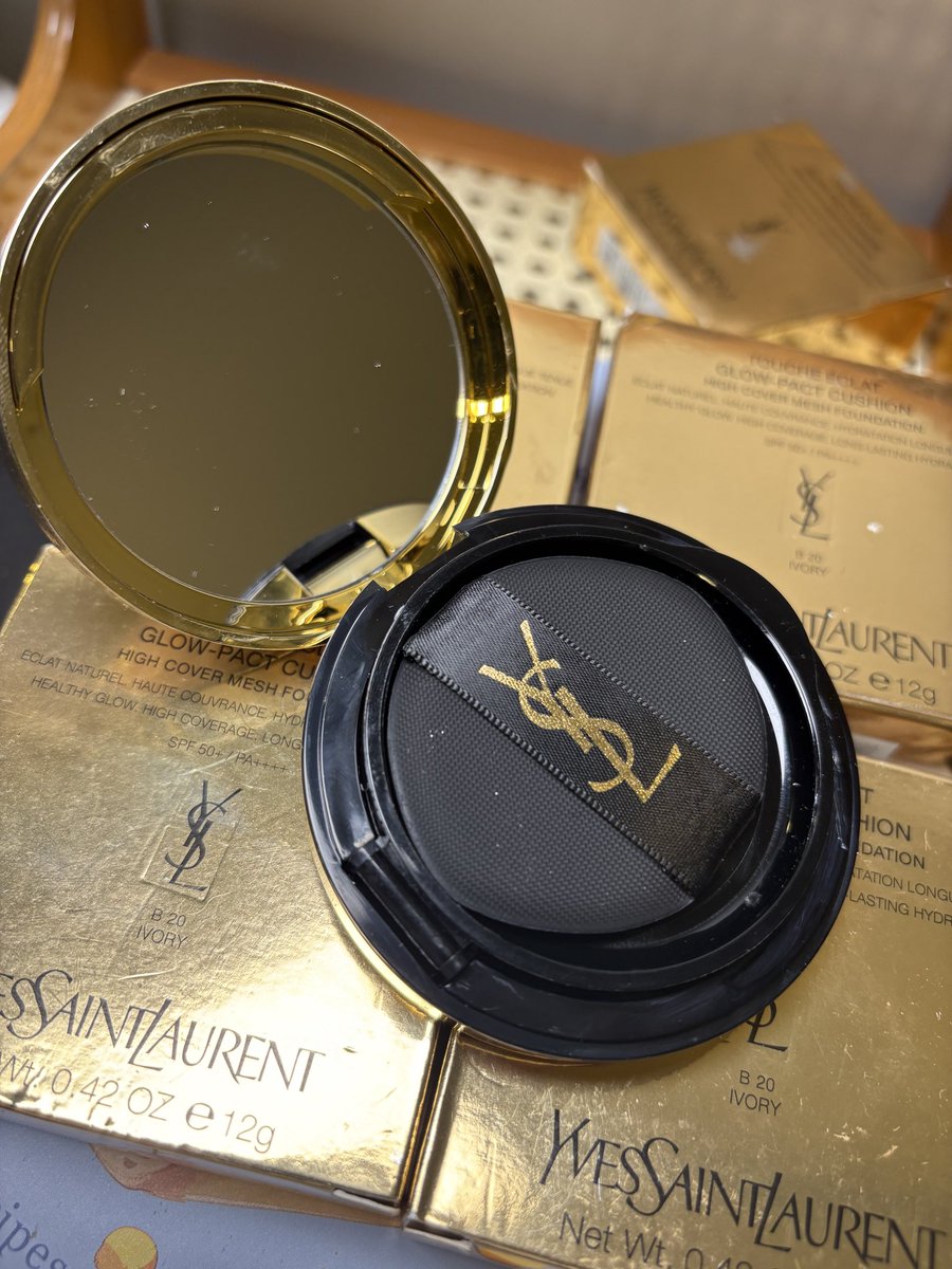 Npsnfon's tweet photo. คุชชั่น YSL ตีปริมาณ 90% ไซต์ปกติ 
เบอร์ B20 มี 9 อัน 
เบอร์ 10 มี 1 อัน 
ชิ้นละ 790 บาท รวมส่ง 
#ส่งต่อคสอ #เครื่องสําอางมือสอง #ส่งต่อของใช้มือสอง #ส่งต่อเสื้อผ้า #โล๊ะของ #ส่งต่อเครื่องสําอางค์ #ส่งต่อคสอมือ2 #ส่งต่อสกินแคร์ #ส่งต่อเสื้อผ้ามือ2 #ส่งต่อเครื่องสำอาง https://t.co/DKLwxE7EA9