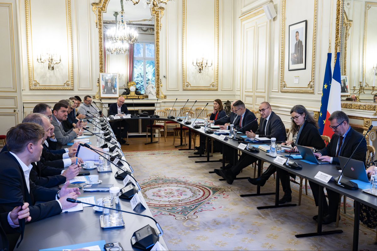 NunezLaurent's tweet image. J’ai reçu aujourd’hui l’ensemble des organisations syndicales représentatives de la police nationale.
Un échange utile pour entendre leurs priorités, présenter les grandes orientations de la politique de sécurité et rappeler ma volonté d’un dialogue social, constant et exigeant
