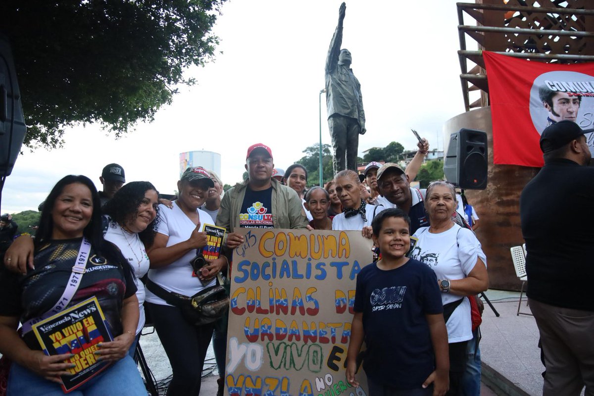 mincomunas_ve's tweet image. ¡Jornada de amor patrio y compromiso! 🇻🇪
❤️ A 13 años del #GolpeDeTimón, registramos 14 Circuitos Comunales como nuevas Comunas en el 23 de Enero.
🏡🔥 ¡Estamos cumpliendo! Comunas: nuestra propia vida. ✊🏽🇻🇪
#ComunaONada #PoderPopular #ChávezVive