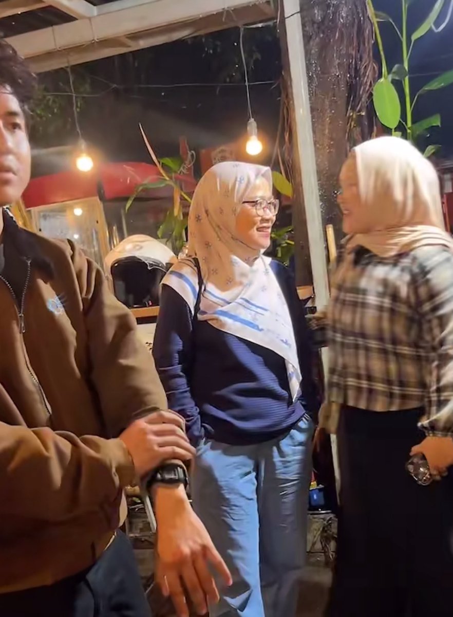 madebyshunda's tweet photo. LDR EMANG SULIT! TAPI KALAU DIUSAHAIN SIHHHHH BISA YA KETEMU😭🫶🏻🥹❤️ GAK EKSPEK GAK EKSPEK GAK EKSPEK. DIKASIH BUNGA MAU NANGIS AJA https://t.co/APSvOImOZ4
