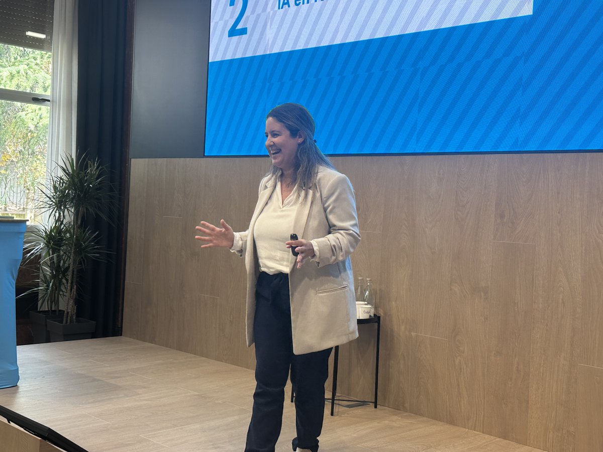 🚀Cecot Comerç ha celebrat avui una nova edició de la jornada #RetailTrends per ajudar el comerç de proximitat a passar de la gestió reactiva a l’estratègia, aprofitant les oportunitats que ofereix la Intel·ligència Artificial.

👉Vols saber com? curt.cat/r.php?c=8ZrV0S5