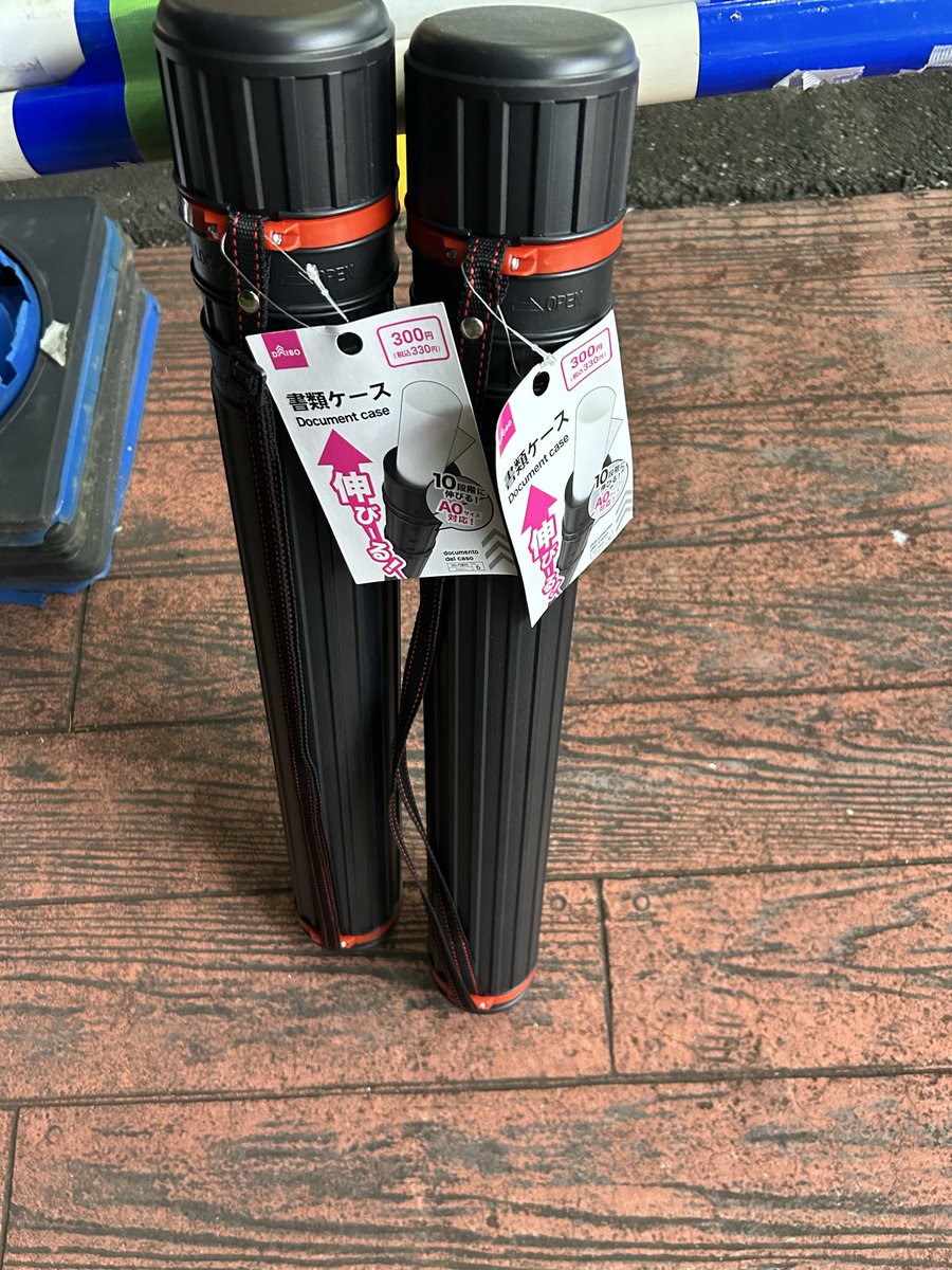 kazuyainoue's tweet image. 院生のためにダイソーに駆け込む指導教員