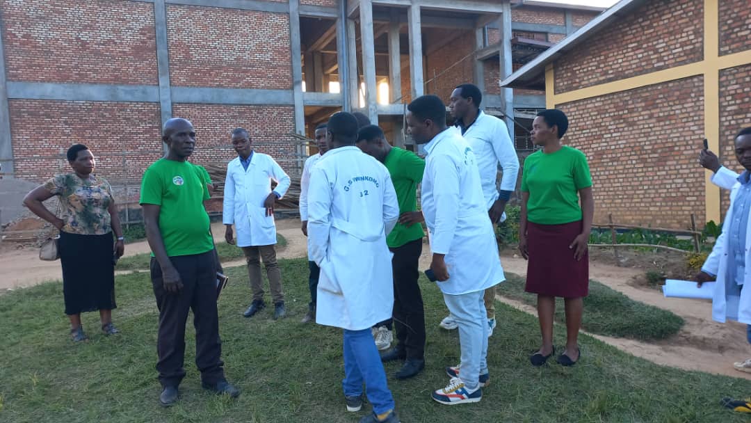 IFAWE2024's tweet photo. IFAWE  began collaborating closely with the Environment Club at G.S. Uwinkomo. This partnership aims to provide both theoretical knowledge and practical skills for effective environmental conservation. The club members are highly motivated and eager to work with the organization. https://t.co/UJiW6S8Don