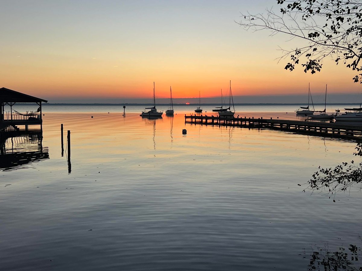 Good morning, y'all! Happy Thursday. Love ya! 🤗