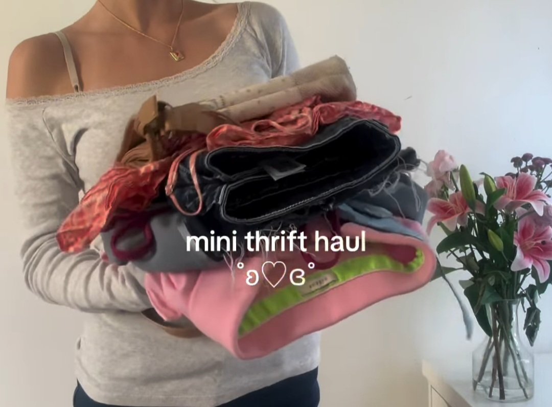 ตามหาเสื้อแนวนี้คับ