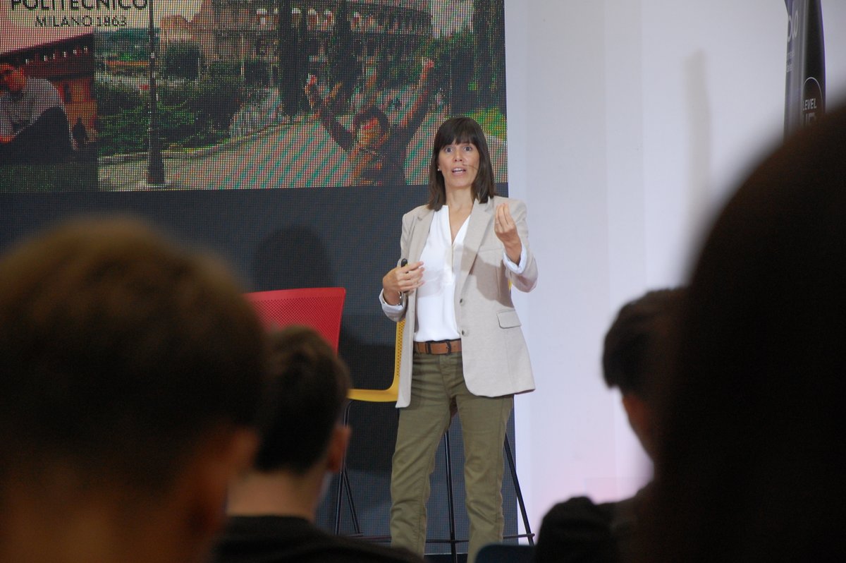 LeadinGirlsEsp's tweet image. 🌍 De Málaga a Silicon Valley y vuelta 💫 La ingeniera María García Puyol, del @Google Safety Engineering Center, comparte en #leadingirls su experiencia en @GoogleCloud 💡

#STEAM #TalentoFemenino #Innovación #Málaga