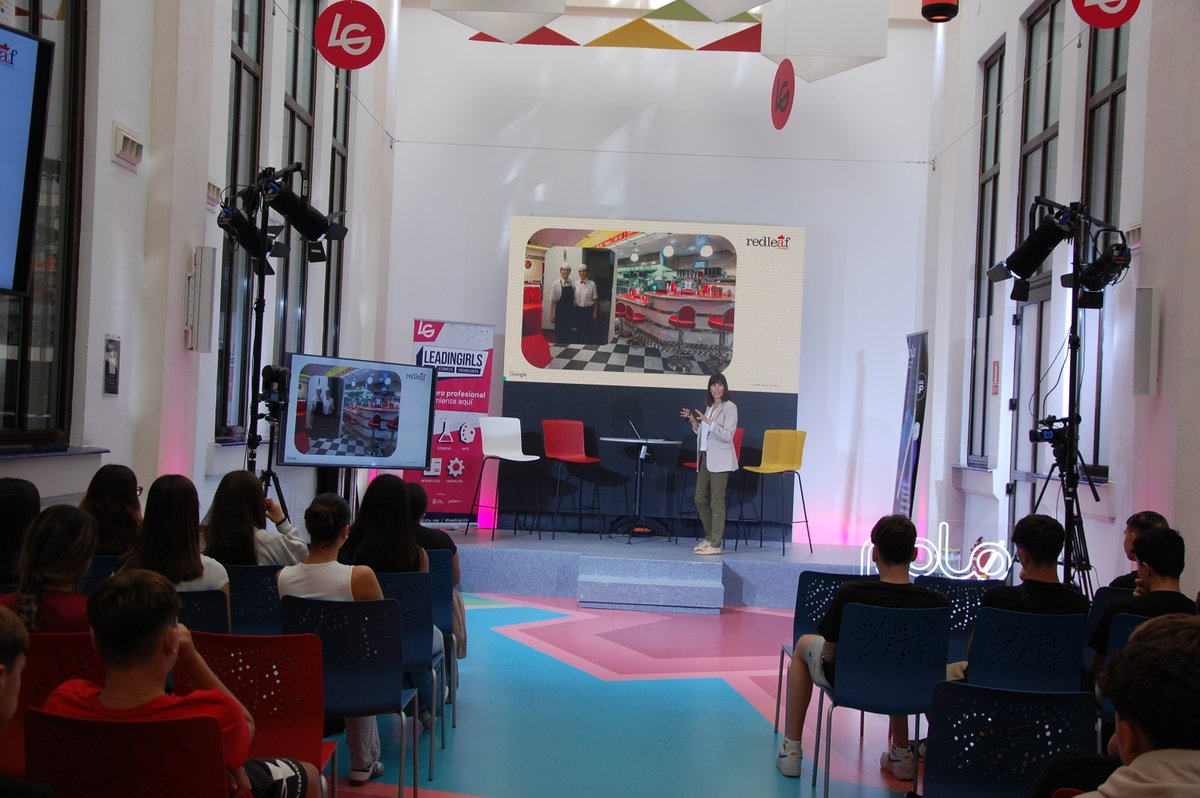 LeadinGirlsEsp's tweet image. 🌍 De Málaga a Silicon Valley y vuelta 💫 La ingeniera María García Puyol, del @Google Safety Engineering Center, comparte en #leadingirls su experiencia en @GoogleCloud 💡

#STEAM #TalentoFemenino #Innovación #Málaga